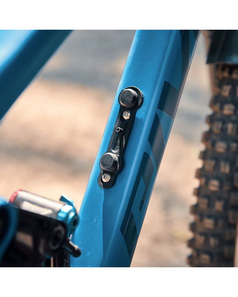Peaty's x Fidlock Lockin Bottle 450ml with Dirt Cap + Bike Base